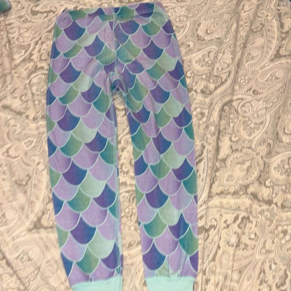 Hanna Andersson Kids Pajama Set - Purple and Blue Scales - Picture 12 of 12